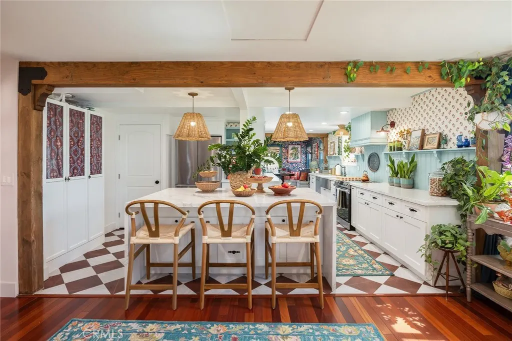 441 N Barranca