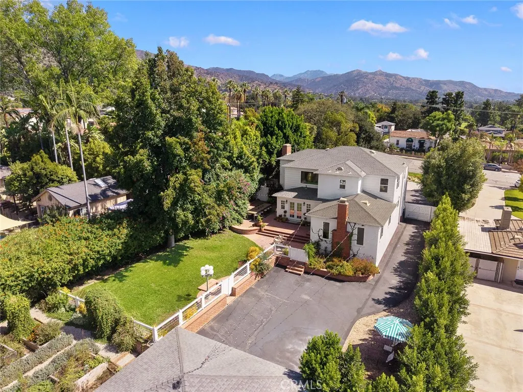 441 N Barranca