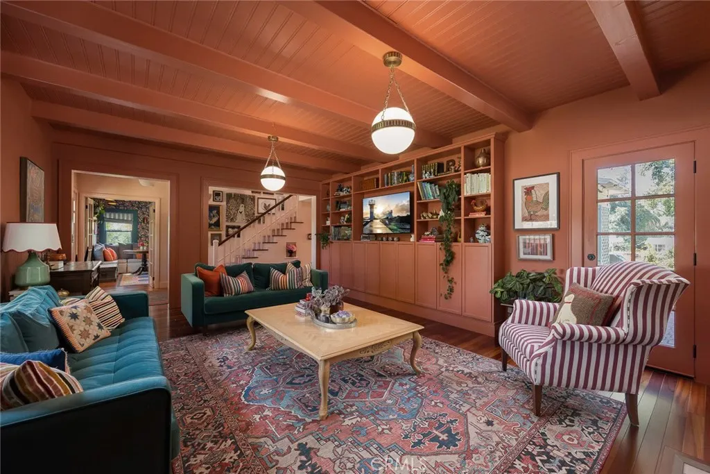 441 N Barranca