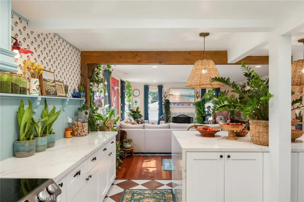 441 N Barranca