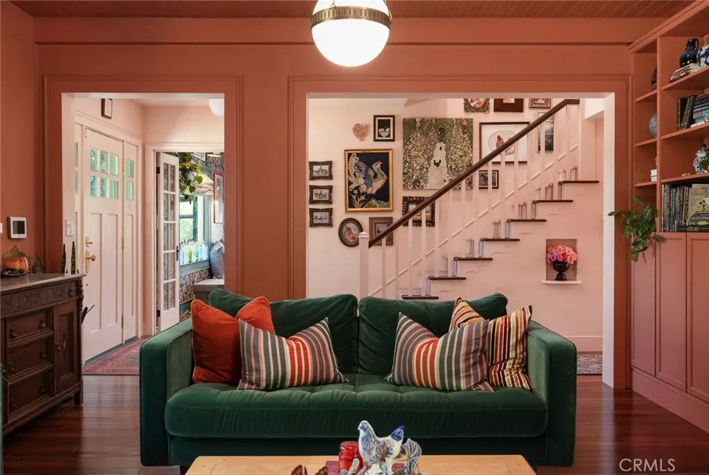 441 N Barranca