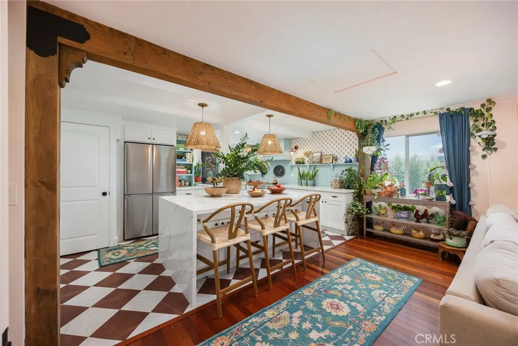 441 N Barranca