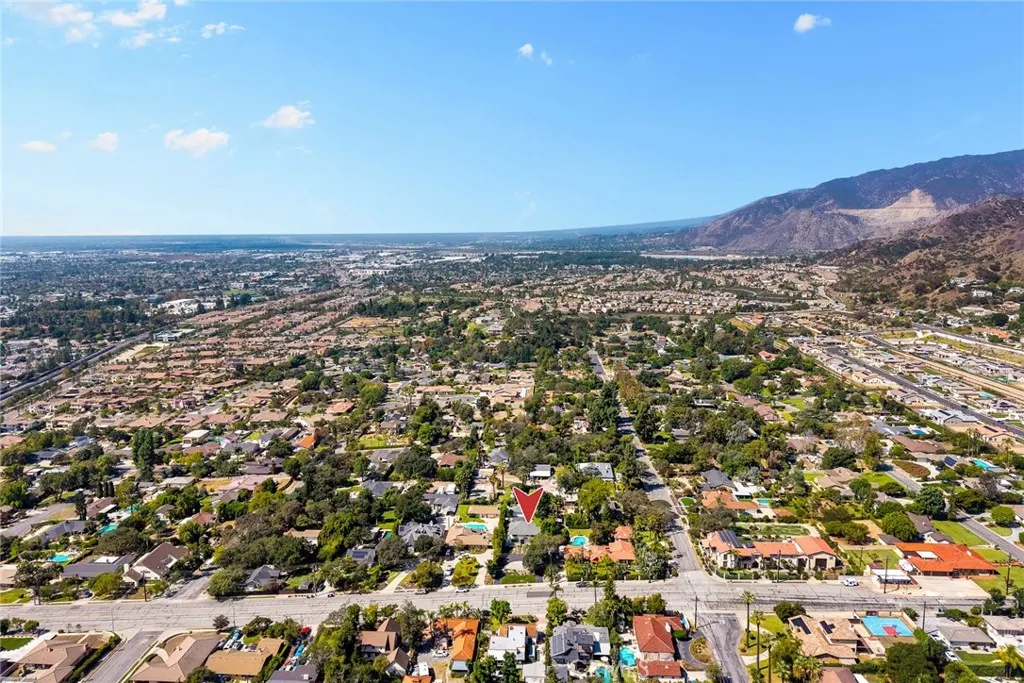 441 N Barranca