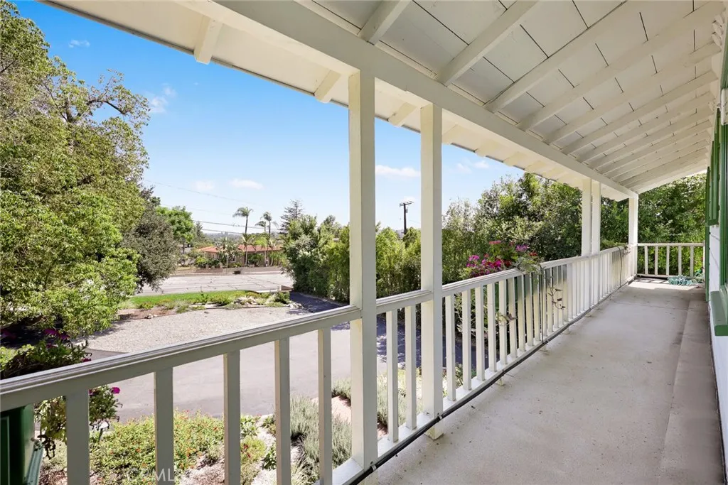441 N Barranca