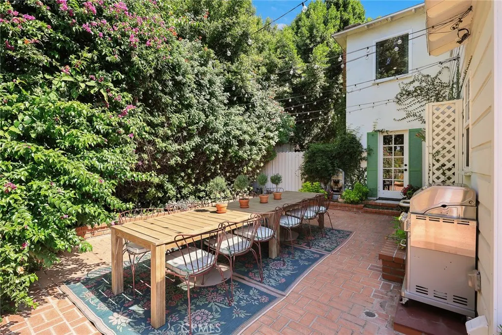 441 N Barranca