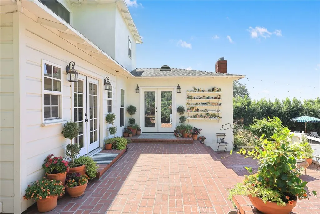 441 N Barranca