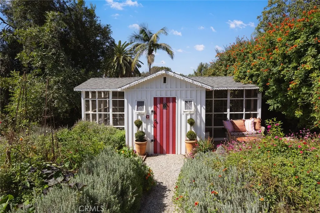 441 N Barranca