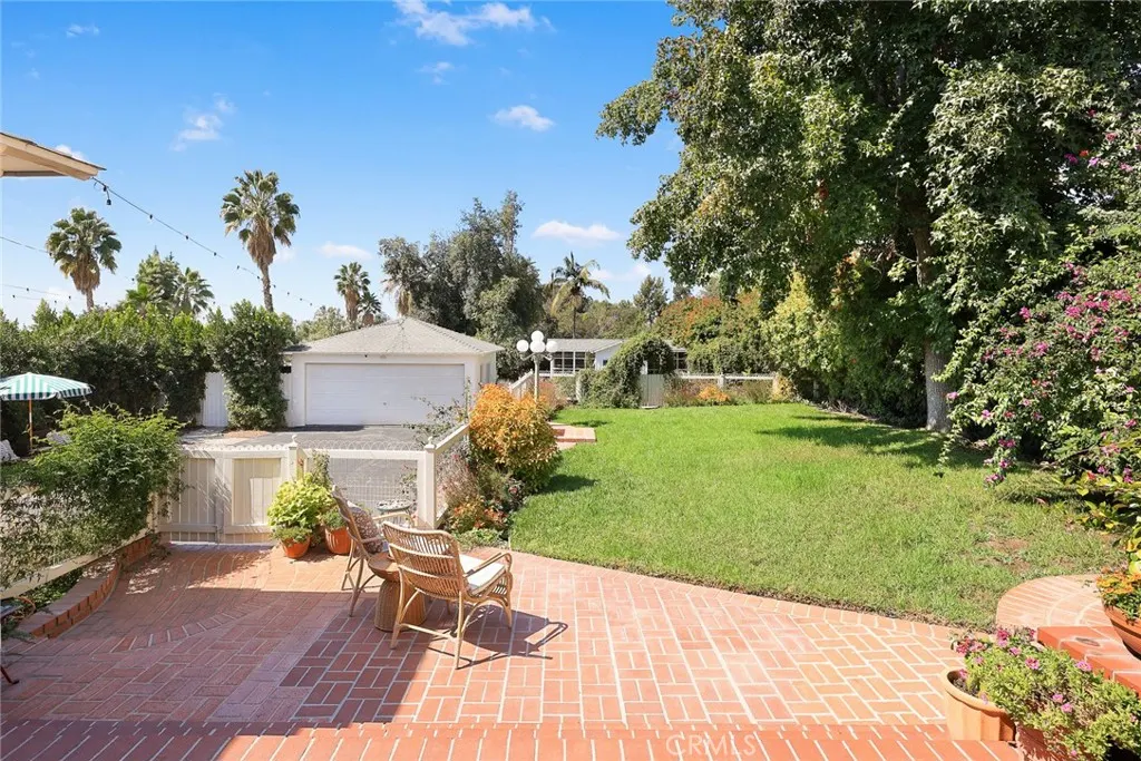 441 N Barranca