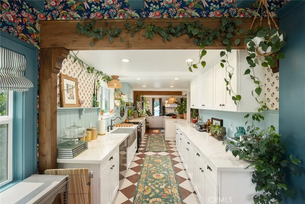 441 N Barranca