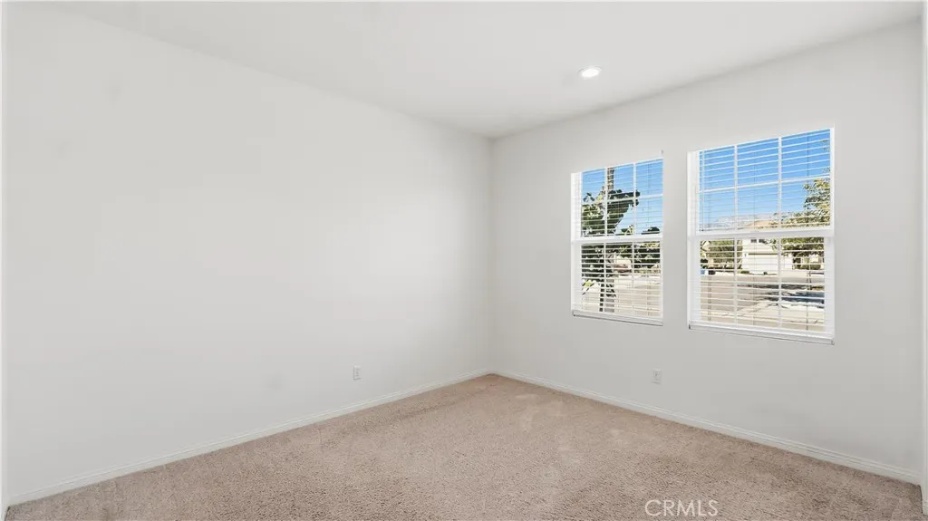 3400 E Foxglove
