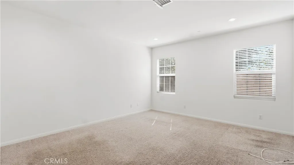3400 E Foxglove