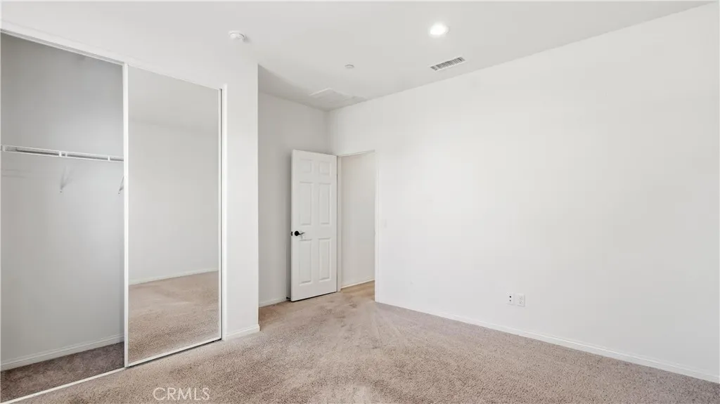 3400 E Foxglove