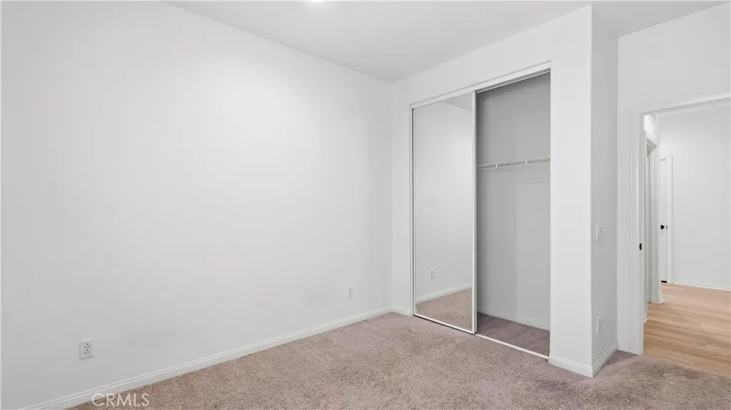 3400 E Foxglove