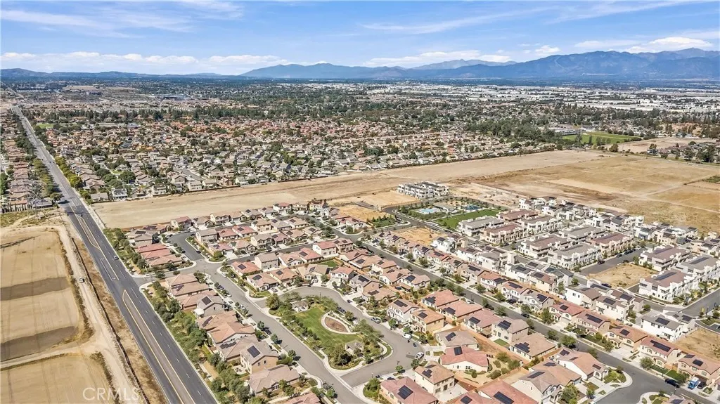 3400 E Foxglove