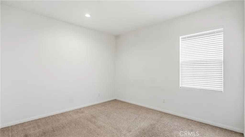3400 E Foxglove