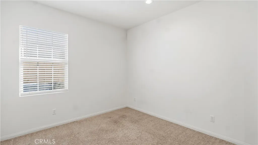 3400 E Foxglove