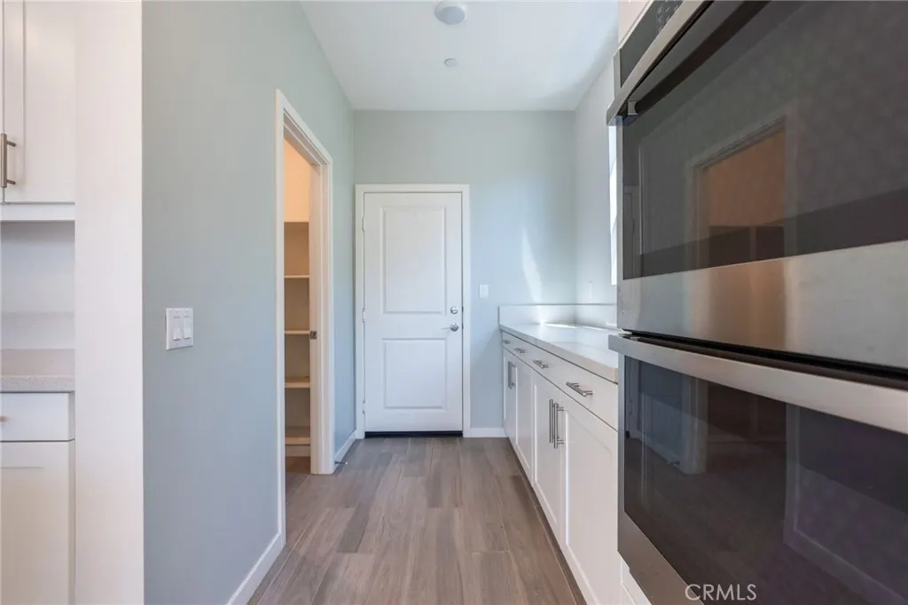 2532 E Scarlett
