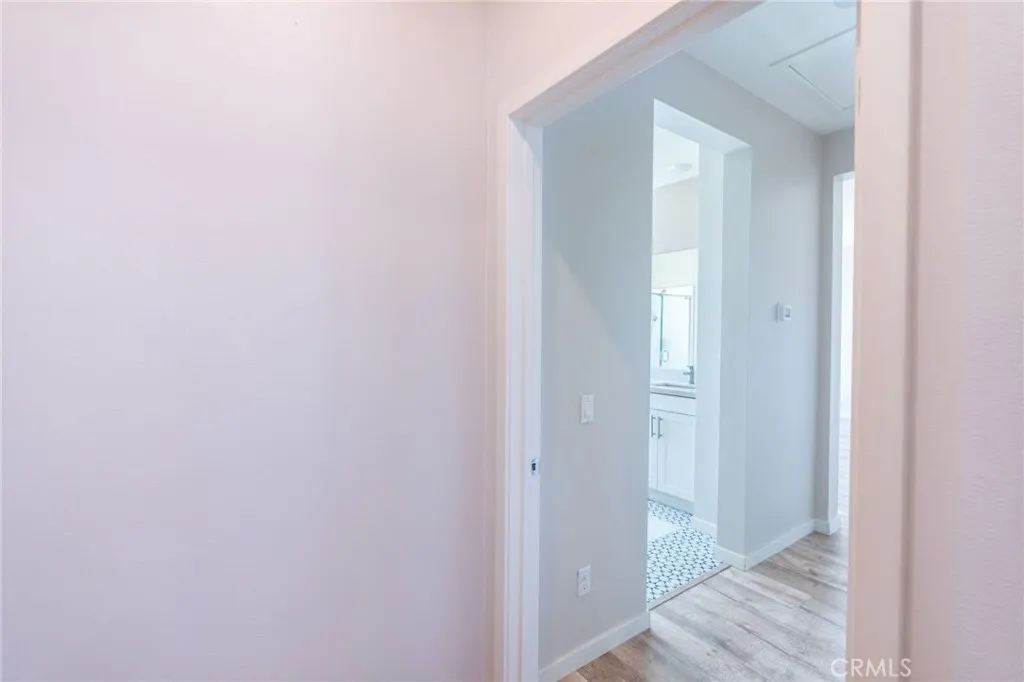 2532 E Scarlett