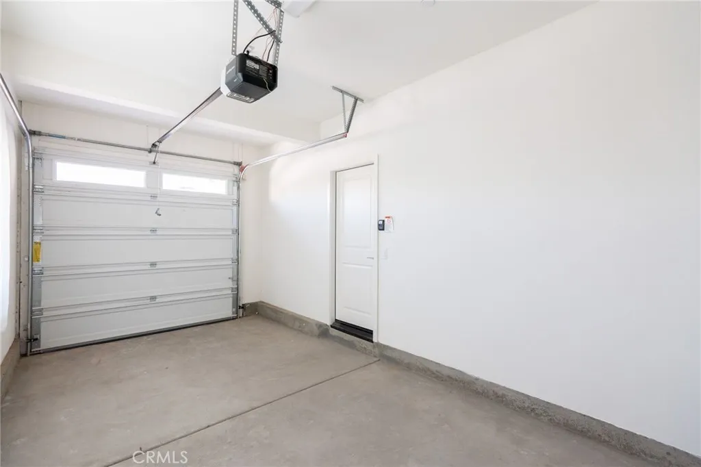 2532 E Scarlett