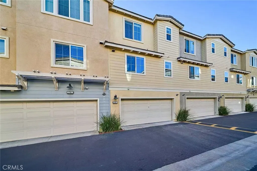 2767 Crimson Way