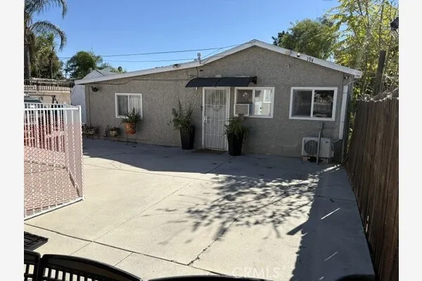 190 E Grand Avenue