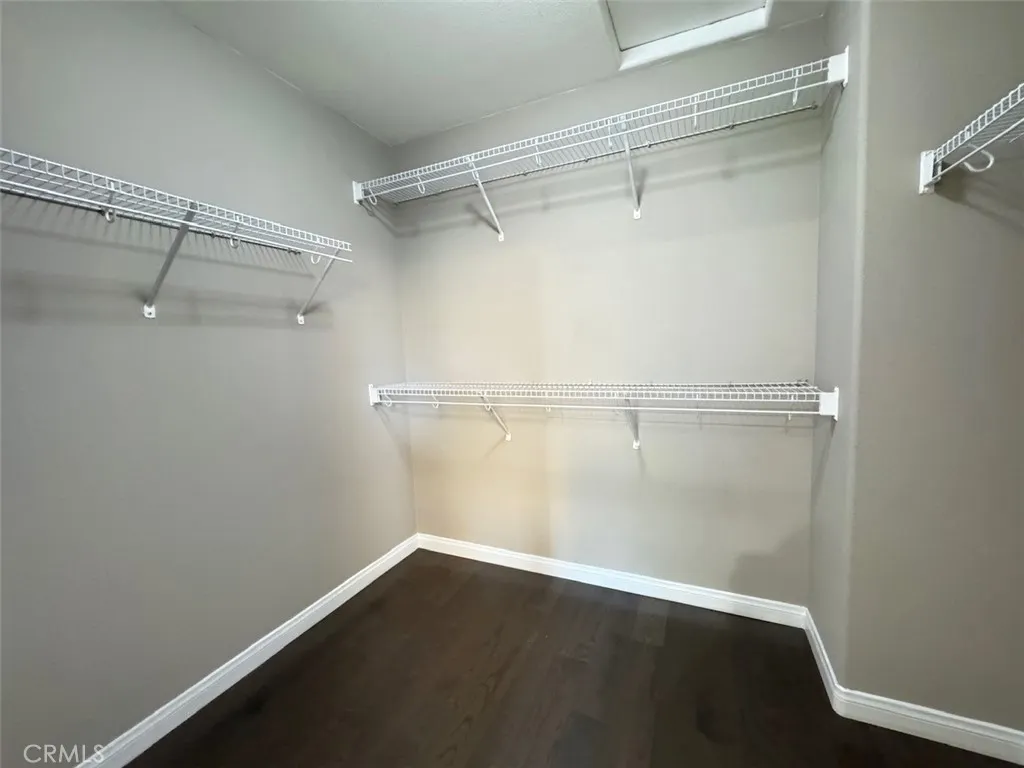 150 E Commercial