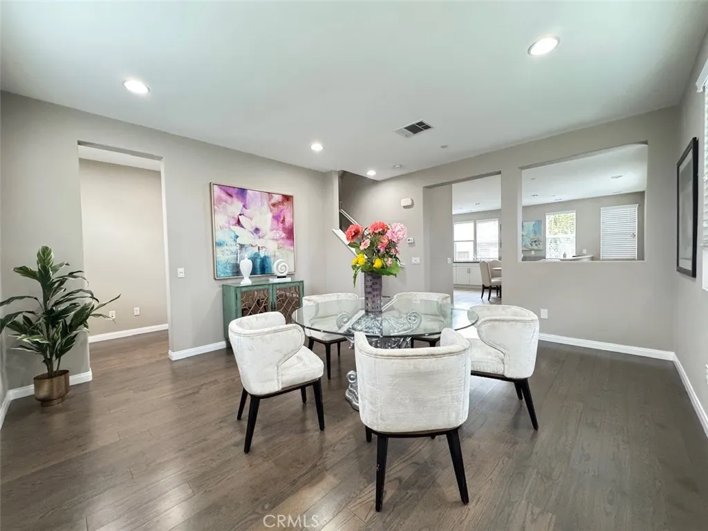 150 E Commercial
