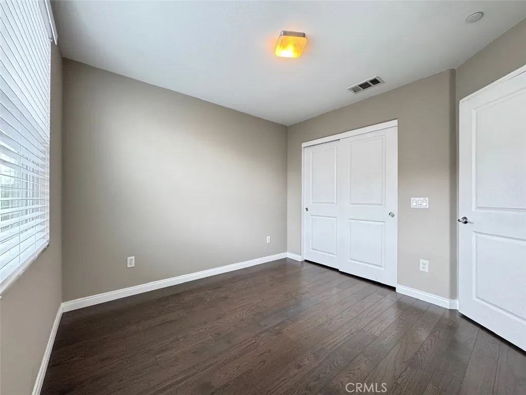 150 E Commercial