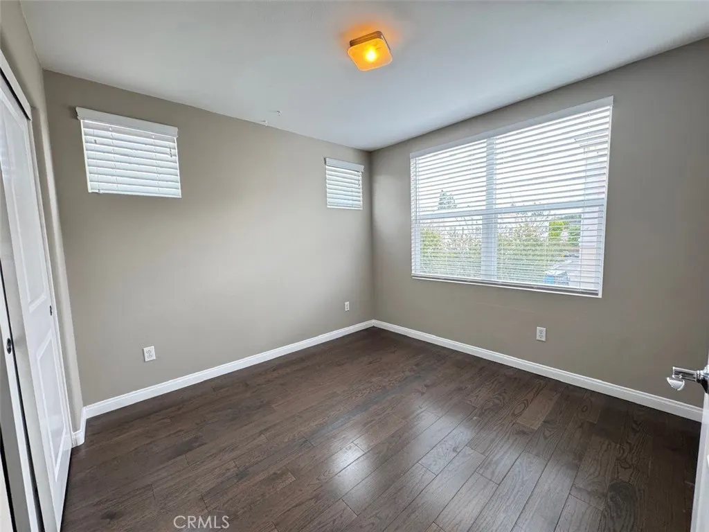 150 E Commercial