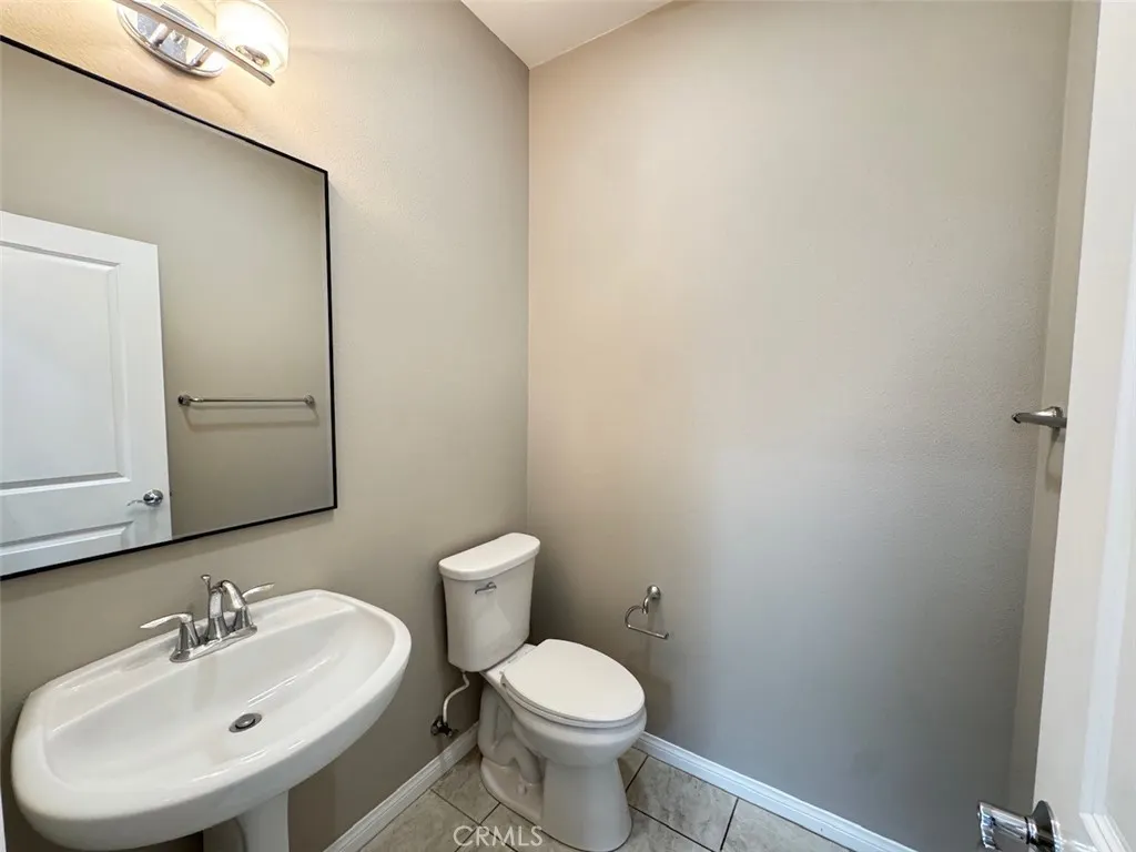 150 E Commercial