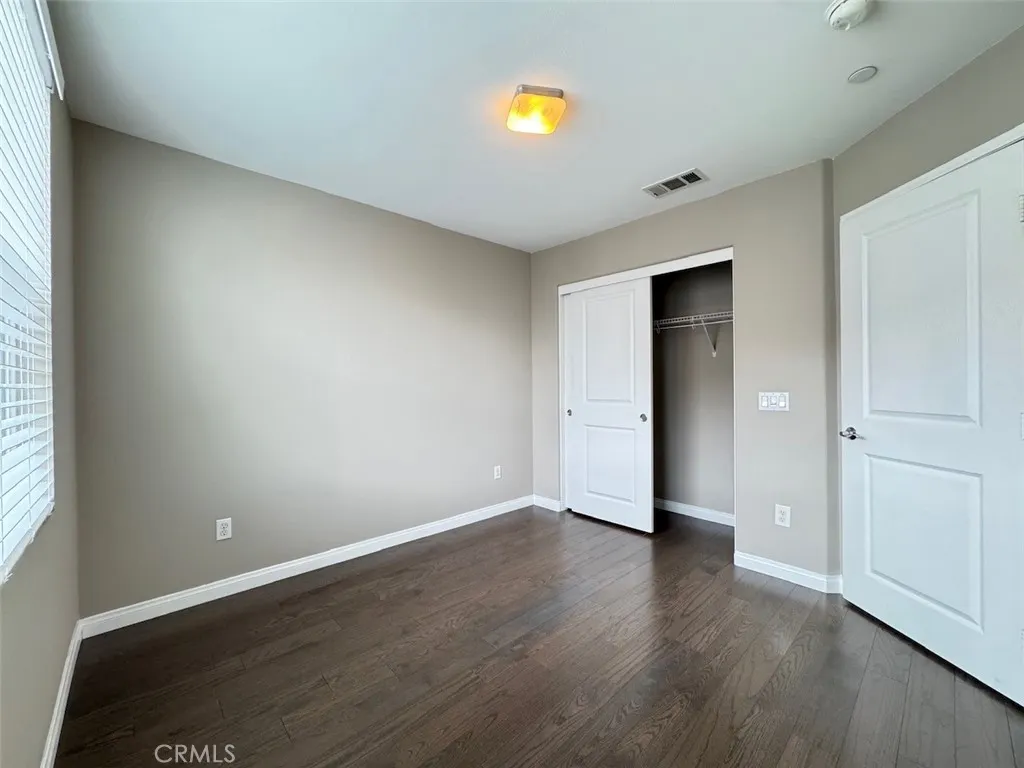150 E Commercial