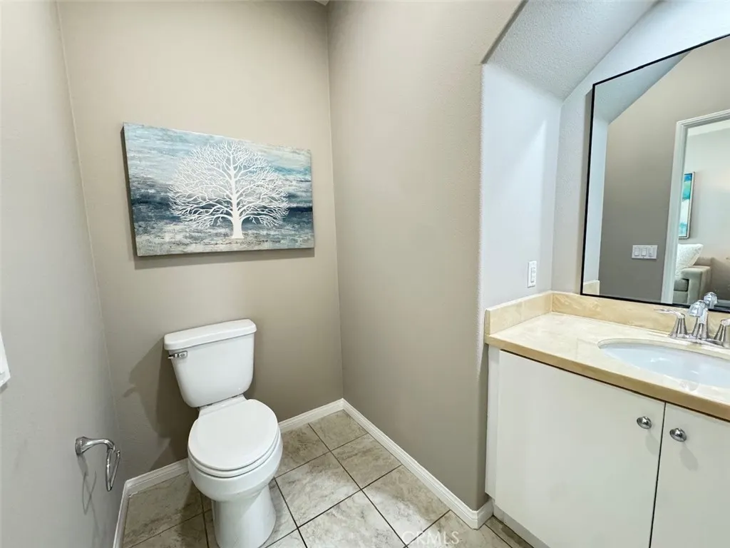 150 E Commercial
