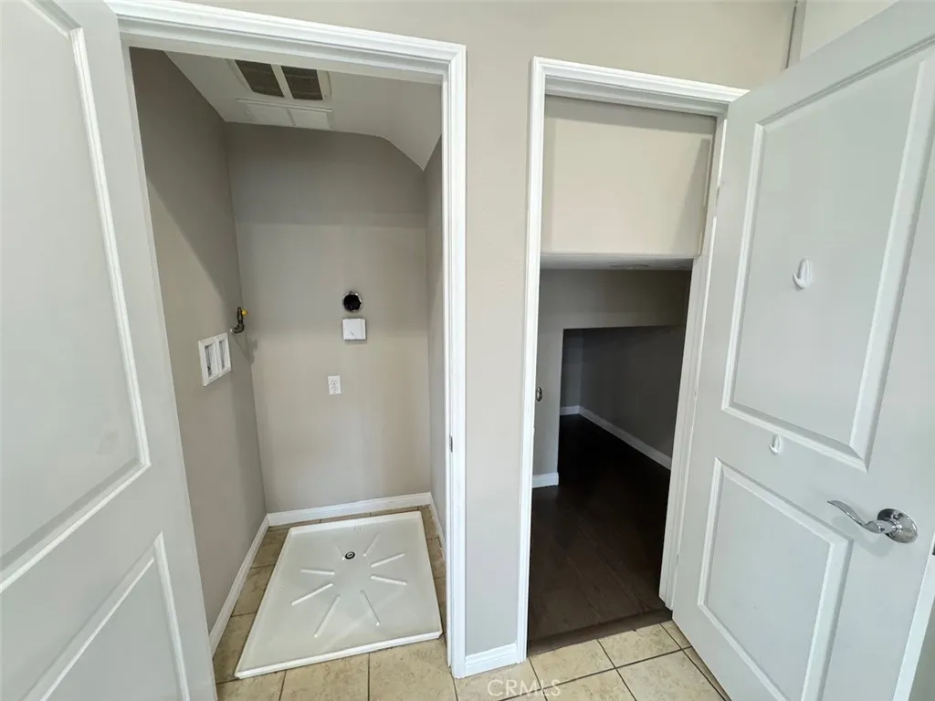 150 E Commercial