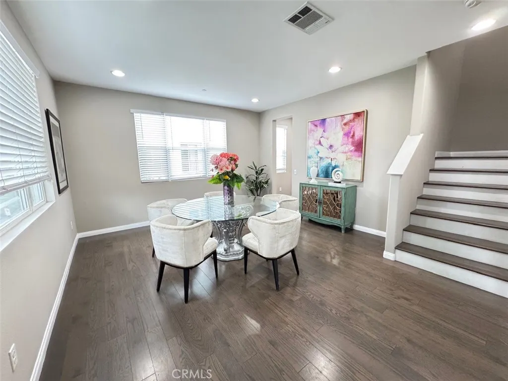 150 E Commercial