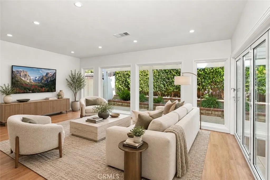 1159 Oak Knoll Terrace
