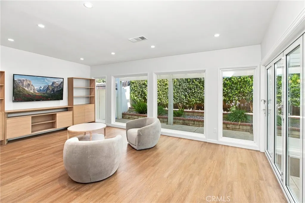 1159 Oak Knoll Terrace