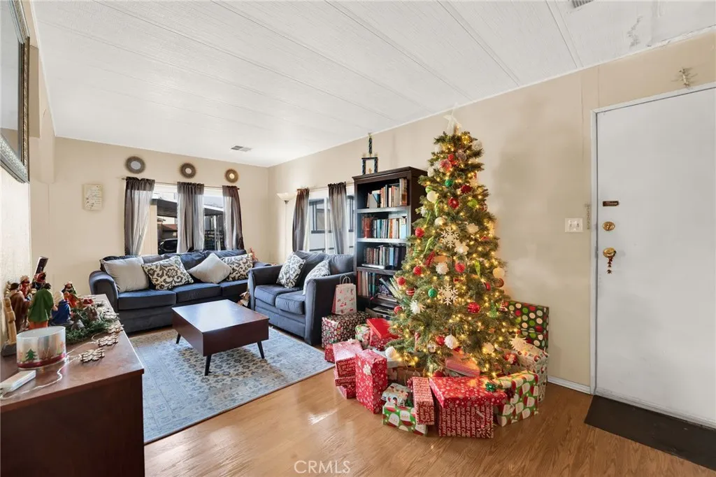 716 N Grand Avenue, #B4