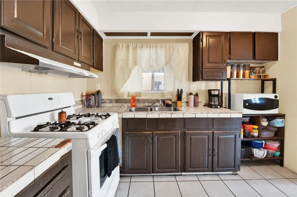 716 N Grand Avenue, #B4
