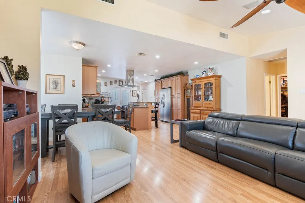 2223 W Mossberg Avenue