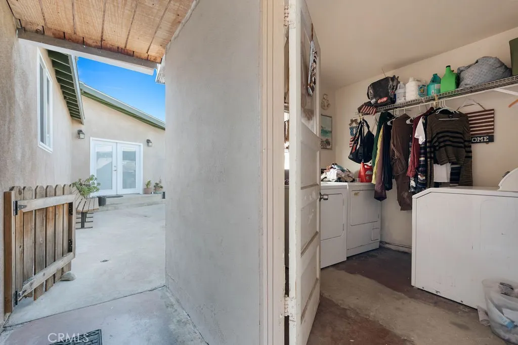 2223 W Mossberg Avenue