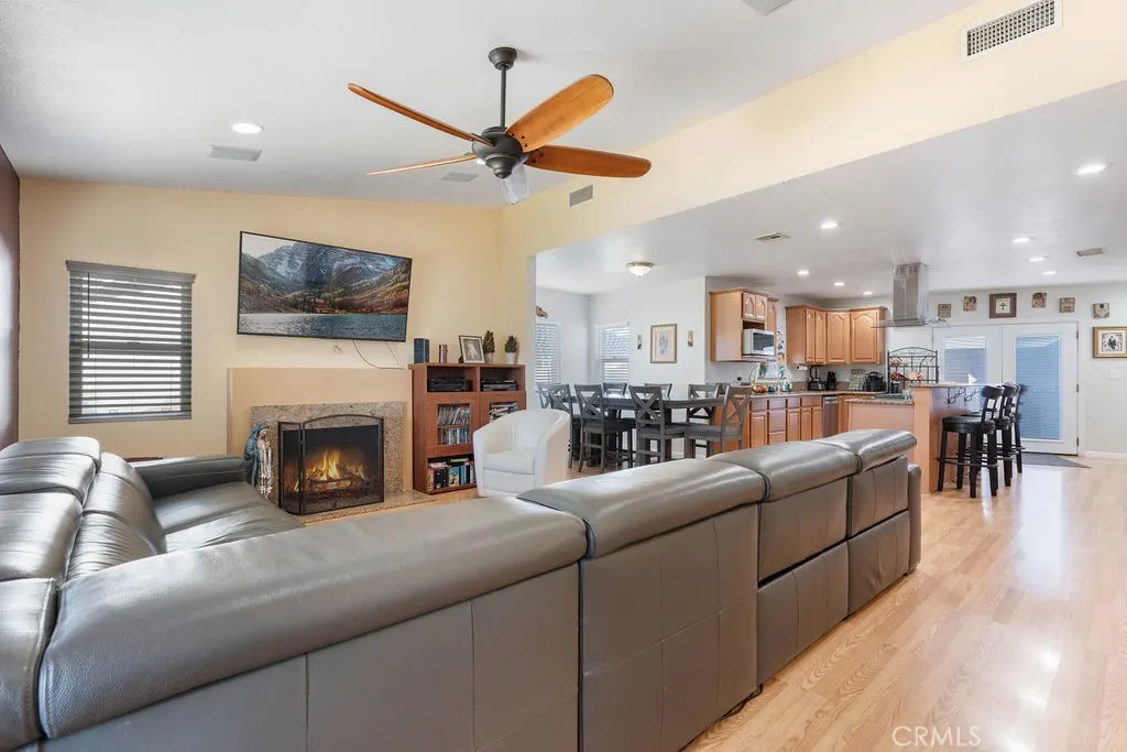 2223 W Mossberg Avenue