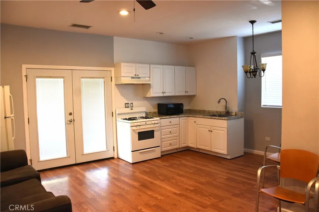 2223 W Mossberg Avenue