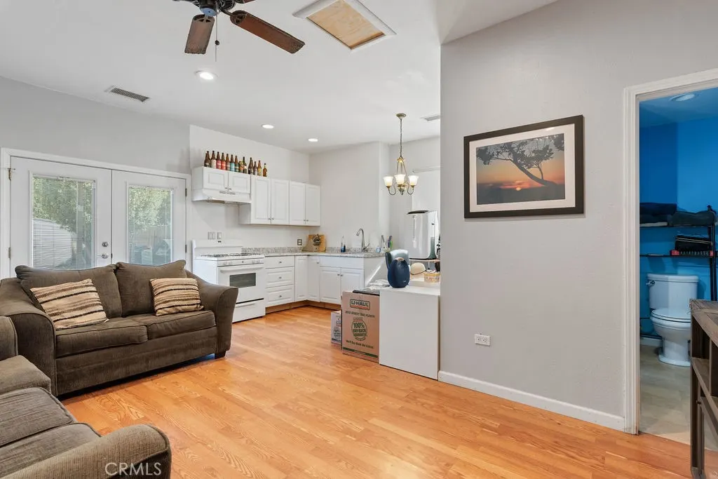2223 W Mossberg Avenue