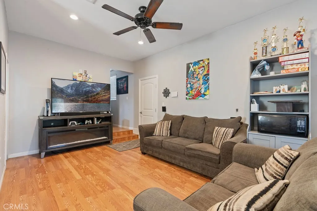 2223 W Mossberg Avenue