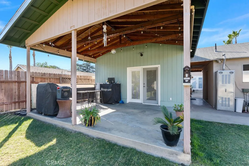 2223 W Mossberg Avenue