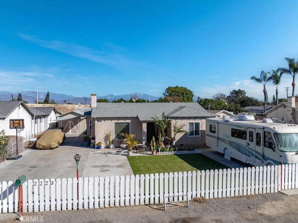 2223 W Mossberg Avenue