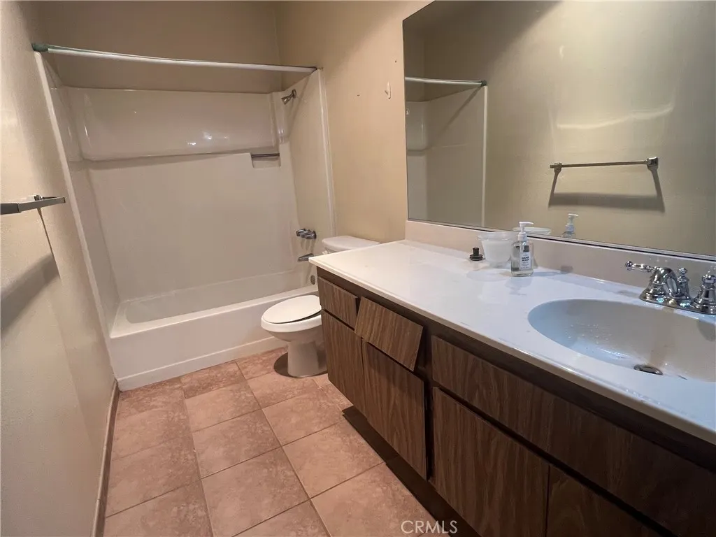 13500 Ramona Pkwy