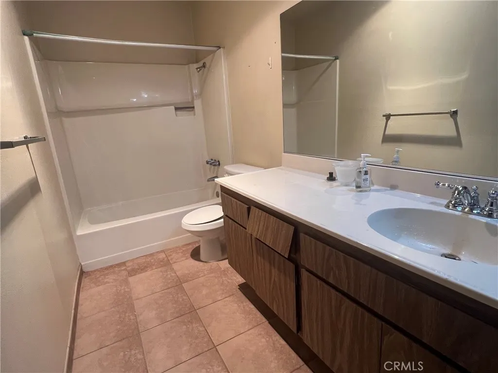13500 Ramona Pkwy