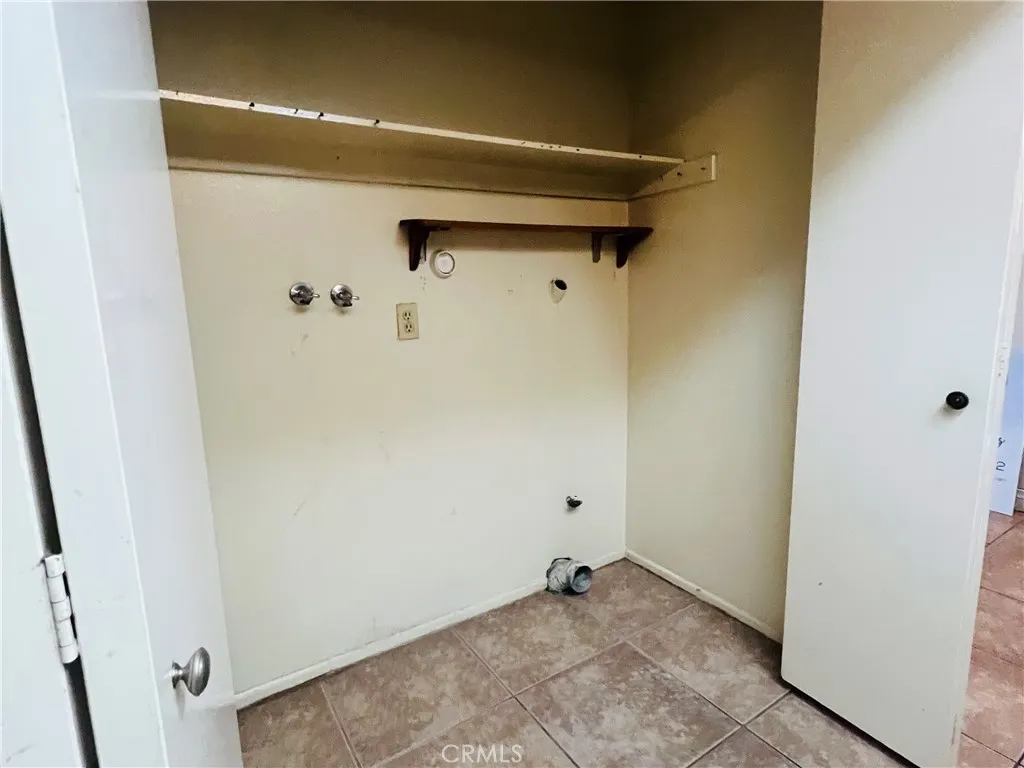 13500 Ramona Pkwy