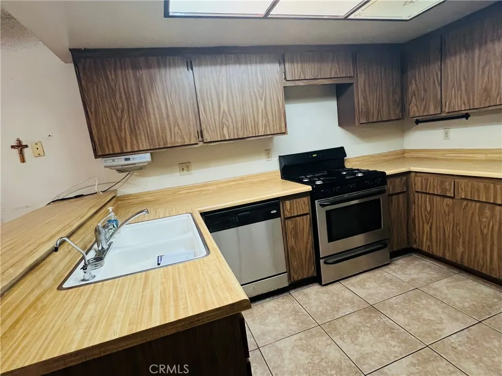 13500 Ramona Pkwy